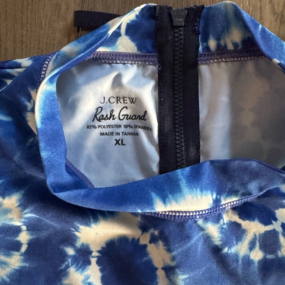 Pair of 2 J.Crew rash guard XL EUC Zippers in back. Great cut Stay safe in Sun! - Picture 4 of 6